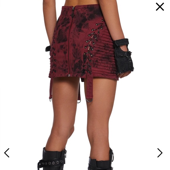 Red and Black Lace-Up Skirt - Picture 3 of 5